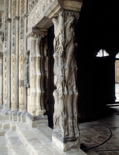 Trumeau (skulptiert) von Romanesque
