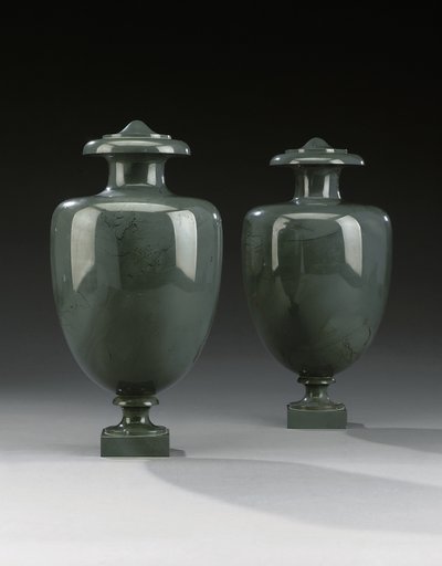 Ein Paar Kalkan-Vasen, Peterhof, ca. 1800 von Russian School