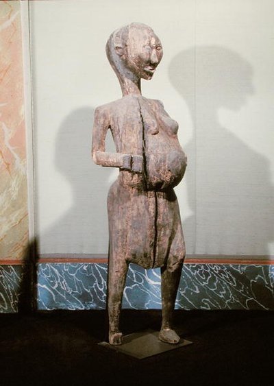 Statue einer schwangeren Frau von School African