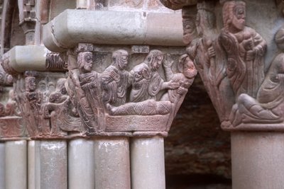 Arkadenkapitell, das die Auferweckung des Lazarus darstellt von Spanish School