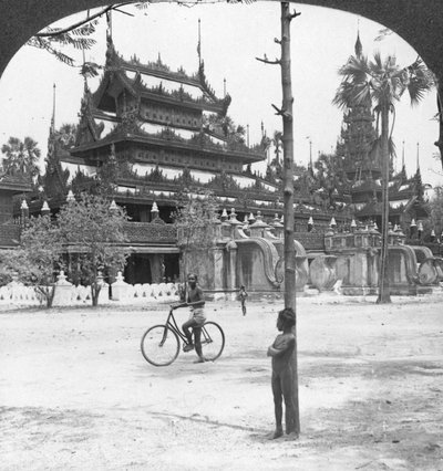 Goldenes Kloster der Königin, Mandalay, Birma, 1908 von Stereo Travel Co