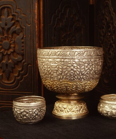 Repoussé-Schalen von Thai School