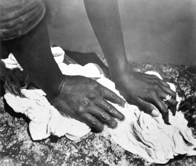 Hände einer Frau, Mexiko, 1926 von Tina Modotti