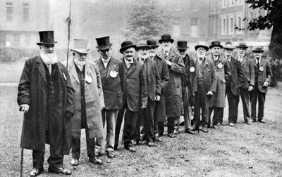 Eine Reihe alter Kutscher, London, 1926-1927 von Unbekannt