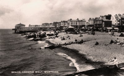 Strand, Blick nach Westen, Worthing, Sussex, 1935 von Unbekannt