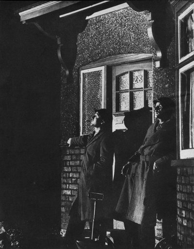 Zivilschutz-Freiwillige, 1942 von Unbekannt