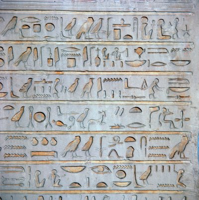 Detail ägyptischer Hieroglyphen von einer Grabstele von Unbekannt