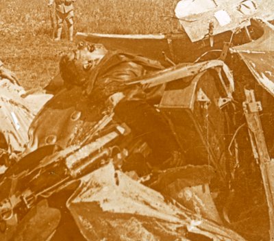 Abgeschossenes deutsches Flugzeug mit Pilot von Unbekannt