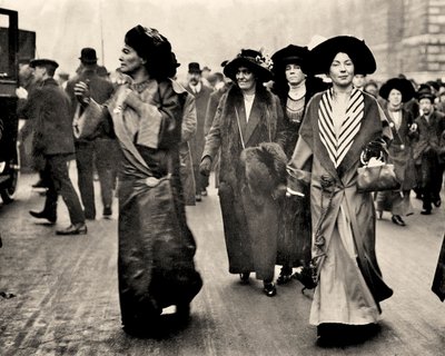 Emmeline Pethick Lawrence und Christabel Pankhurst, ca. 1908 von Unbekannt