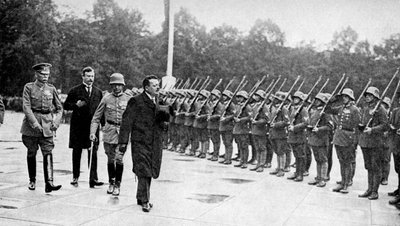 Friedrich Ebert 1871-1925 inspiziert die Truppen, Deutschland, 1922 von Unbekannt
