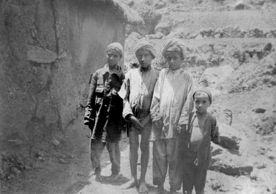 Kinder des Bergstammes, Chakrata, 1917 von Unbekannt