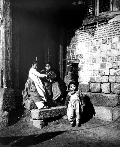 Koreanische Kinder, Korea, 1900 von Unbekannt