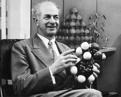 Linus Pauling, amerikanischer Chemiker, ca. 1954 von Unbekannt