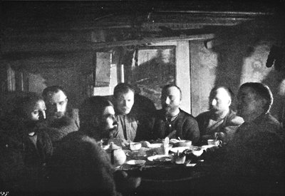 Unteres Ende des Abendbrottisches, um 1893-1896, 1897 von Unbekannt