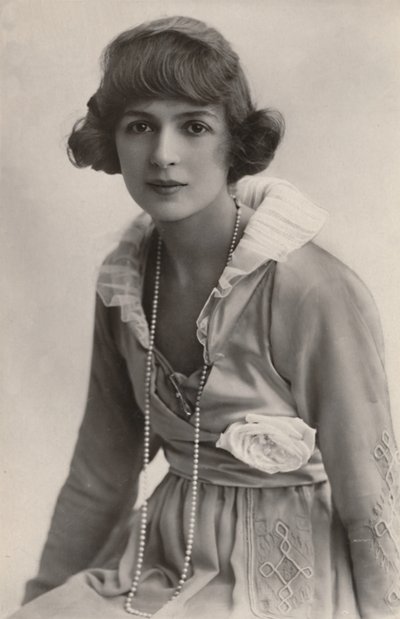 Miss Julia James, 1890-1964, um 1930 von Unbekannt