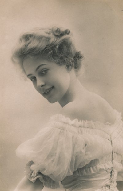 Miss Pauline Chase, 1885-1962, um 1930 von Unbekannt