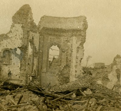 Ruinenkirche, Combles, Nordfrankreich von Unbekannt