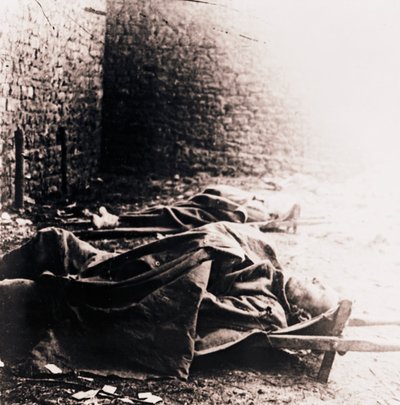 Soldaten auf Tragen, um 1914-1918 von Unbekannt