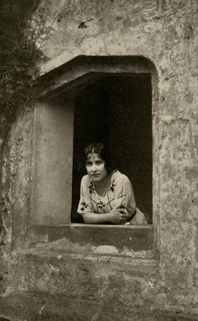 Die Herzogin in der Bisham Abbey, 1928 von Unbekannt