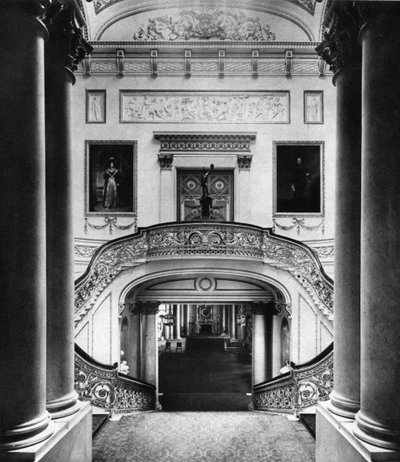 Die große Treppe im Buckingham Palace, London, 1935 von Unbekannt