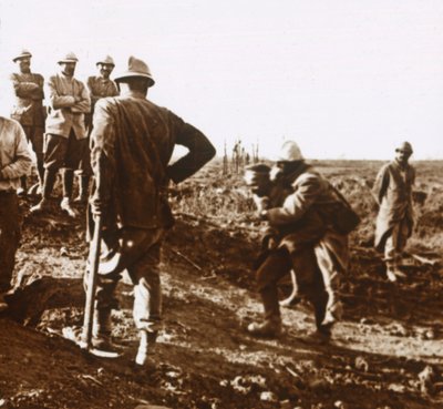 Verwundeter Soldat, Haute Chevauchée, Nordfrankreich von Unbekannt