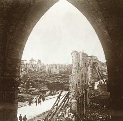 Ypern in Trümmern, Flandern, Belgien, um 1914-1918 von Unbekannt