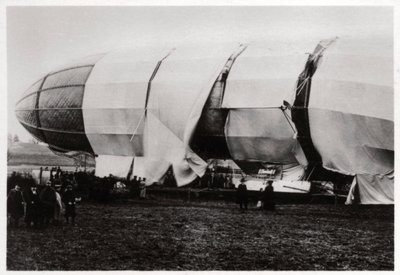 Zeppelin LZ2 nach seiner Zerstörung, 1906, 1933 von Unbekannt