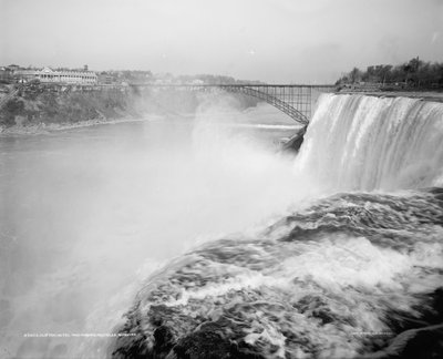 Clifton Hotel und American Falls, Niagara von Unbekannter Künstler