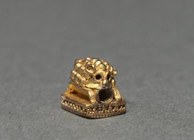 Igel-Schmuckelement, 400-200 v. Chr. von Unbekannt