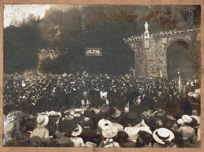 Wallfahrt nach Lourdes (s/w Foto) von Unbekannter Künstler