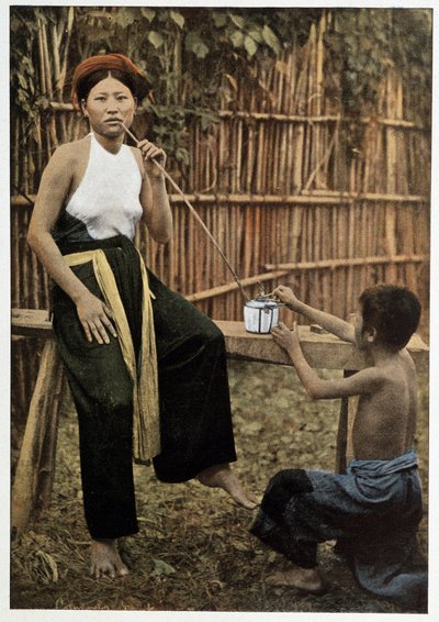 Asiatische Frau raucht Opium, um 1898 von Unknown artist