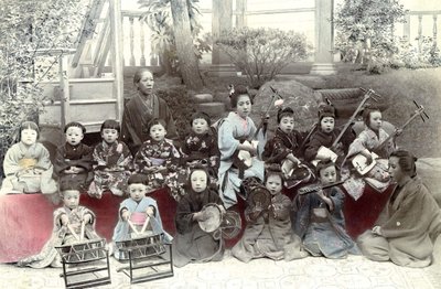 Japanische Kinder spielen Musik, Ende des 19. Jahrhunderts von Unknown artist