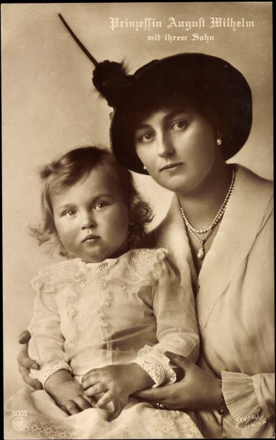 Prinzessin August Wilhelm mit Sohn von Unknown photographer