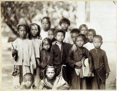 Gruppe vietnamesischer Kinder, ca. 1895 von Unknown photographer