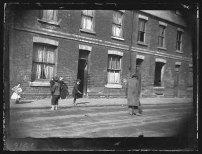 Nora Street, Cardiff, 1892 von William Booth