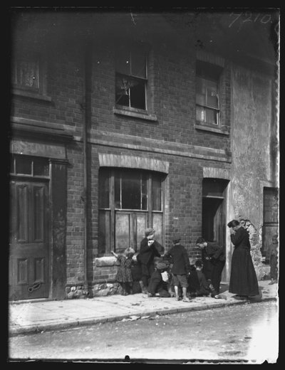 Nora Street, Cardiff, 1893 von William Booth