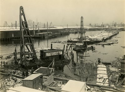 Unidentifizierte industrielle Uferanlage, ca. 1910-21 von William Davis Hassler