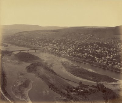 [Luftaufnahme einer Stadt] von William H. Rau