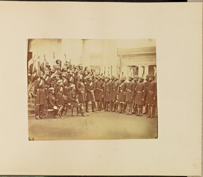 [Gruppenporträt von Militärpersonal] von Willoughby Wallace Hooper
