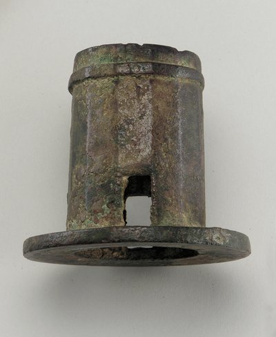 Wagenbeschlag: Achskappe von Zhou Dynasty Chinese School