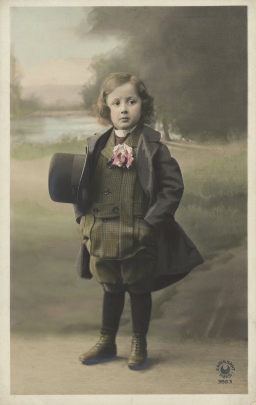 Formell gekleideter Junge von French Photographer