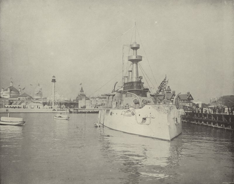 Ansicht der Rettungsstation und des Kriegsschiffs von American Photographer