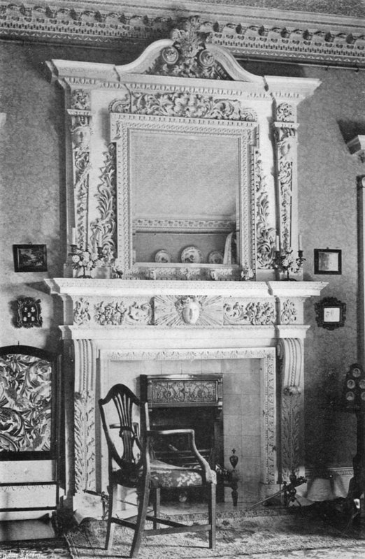 Der Kamin im Salon von Charles Latham