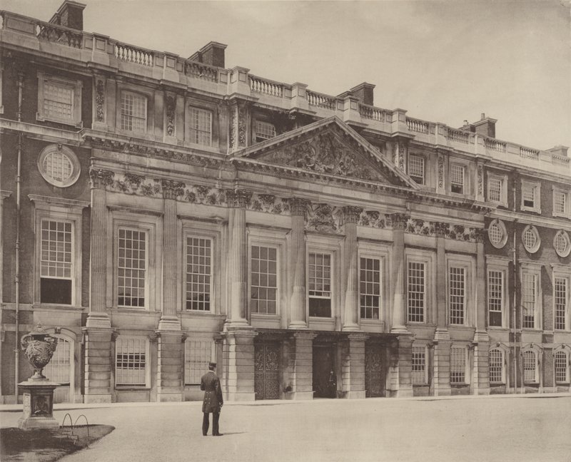 Hampton Court Palace, die Ostfront von Charles Latham
