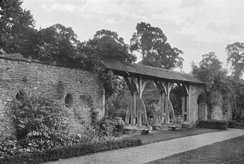 Der ummauerte Garten von Charles Latham