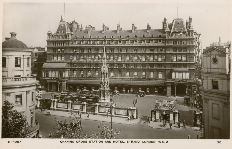 Charing Cross Station und Hotel, Strand, London von English Photographer