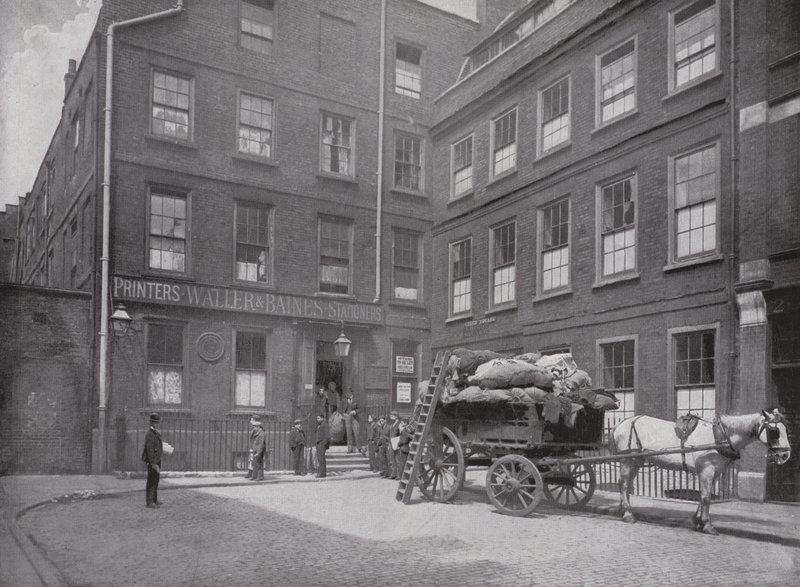 Dr. Johnsons Haus, Gough Square, Fleet Street von English Photographer