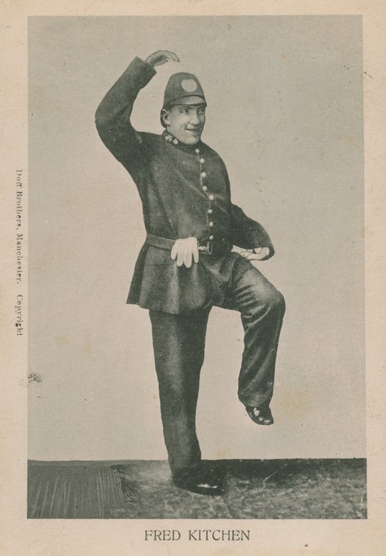 Fred Kitchen, tanzender Polizist von English Photographer