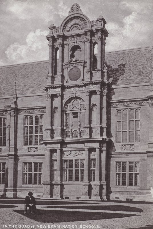 Im Quadrangle New Examination Schools von English Photographer