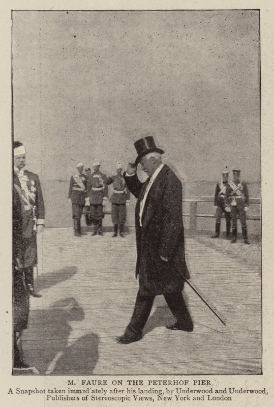 M. Faure auf dem Peterhof Pier von English Photographer